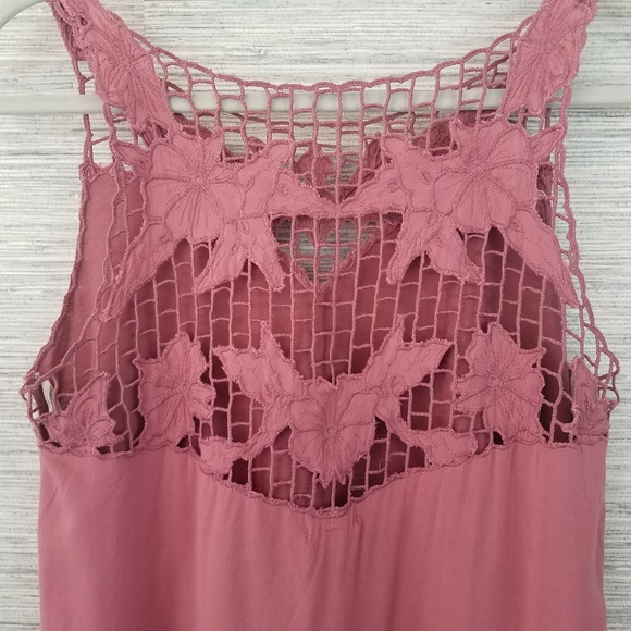 Gimmicks sleeveless top - Picture 3 of 6